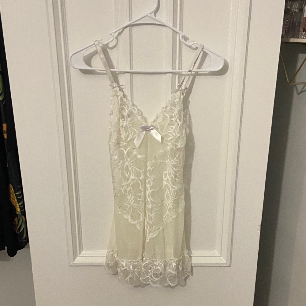 Elegant Cream Lace Chemise
